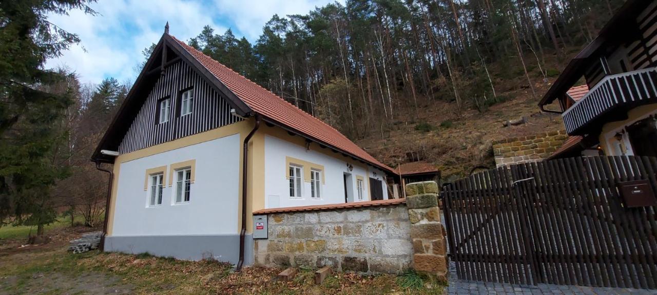 Hlucov Lesni Chalupa Kokorin Exterior photo